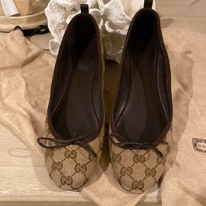 💯 Autho GUCCI Round toe Ballet flats!
